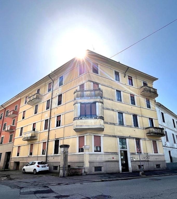 Bilocale a Novara, 1 bagno, 70 m², 3° piano, 1 balcone in vendita