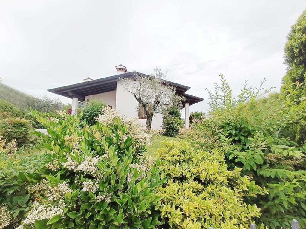 Villa a Romano d'Ezzelino, 7 locali, 3 bagni, giardino privato, 250 m²
