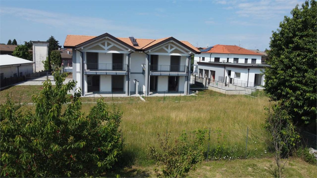 Villa in Via dei combattenti, Vedano Olona, 2 locali, 2 bagni, garage