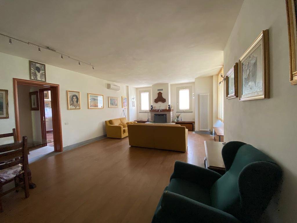 Villa a schiera a Pisa, 7 locali, 200 m², aria condizionata in vendita