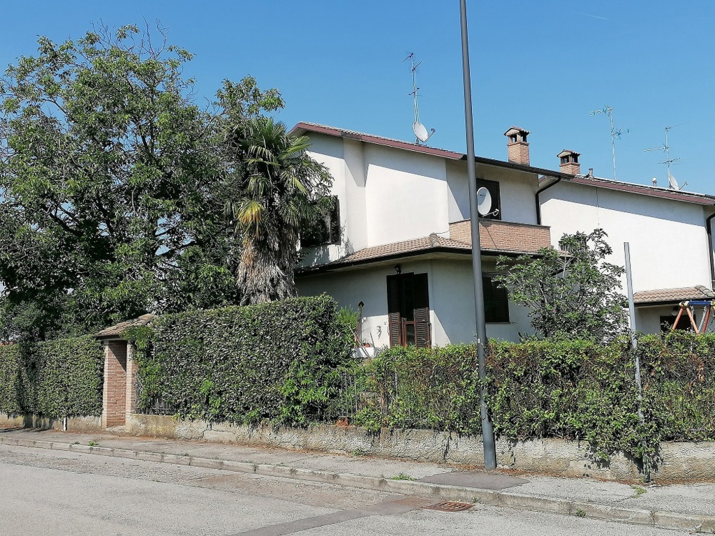 Villa a schiera in Via F.LLI CERVI 14, Pandino, 4 locali, 2 bagni