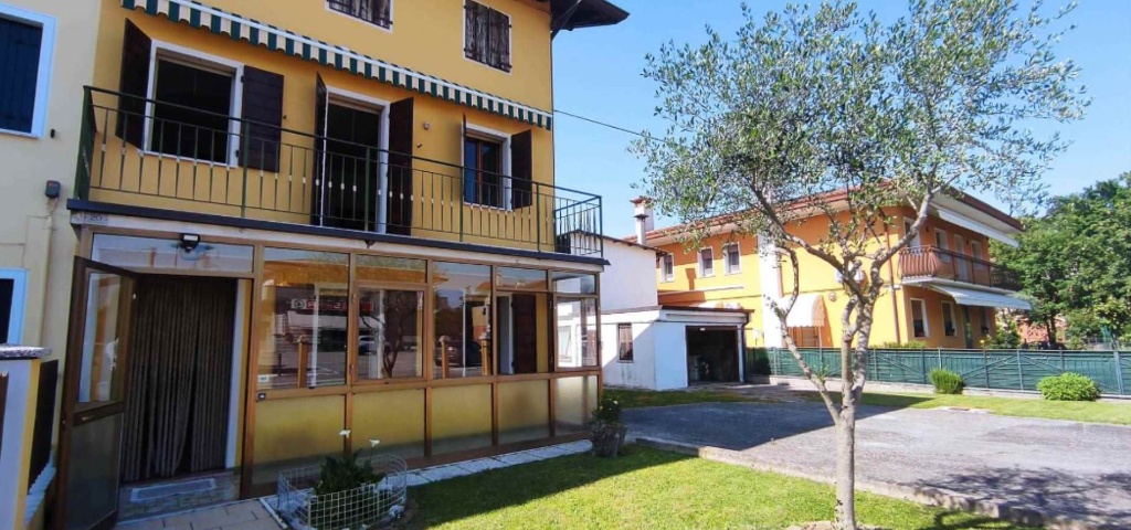 Appartamento bifamiliare a Fossalta di Portogruaro, 6 locali, 2 bagni