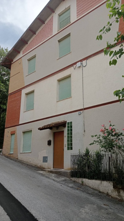Villa a schiera in Pianello, Genga, 12 locali, 3 bagni, con box