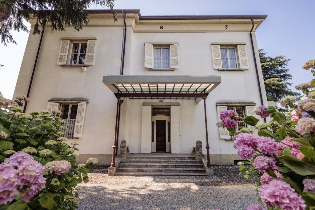 Villa singola in Via Della Costa, Longone al Segrino, 10 locali