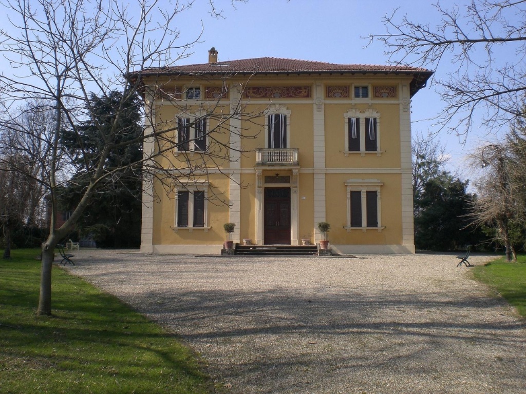 Villa singola a Parma, 10 locali, 4 bagni, 585 m², 1° piano in vendita