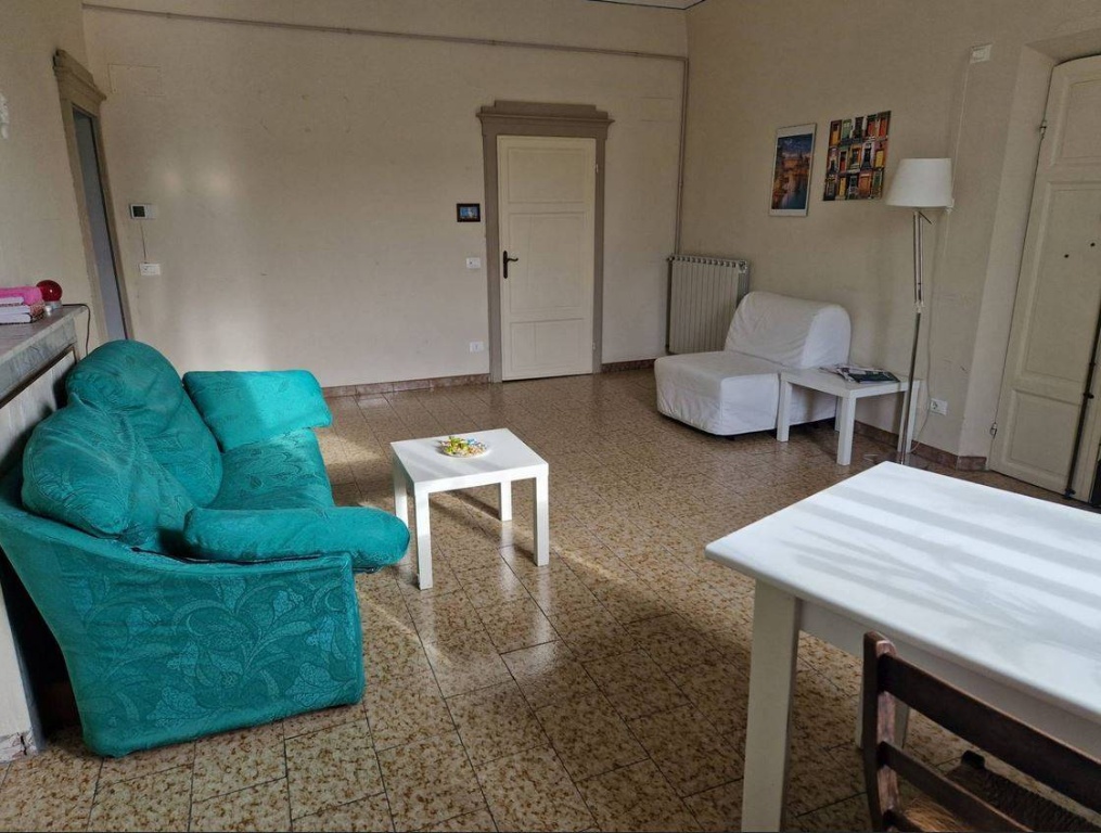 Appartamento a Pisa, 6 locali, 1 bagno, 140 m², 1° piano in vendita