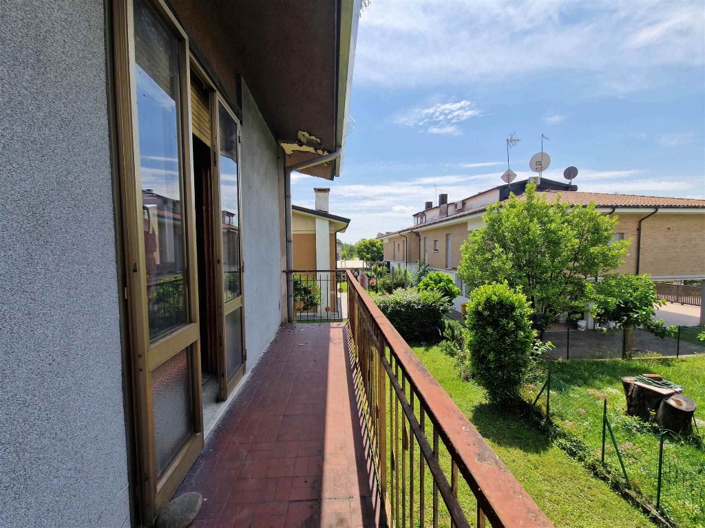 Casa indipendente in VIA ZUCCATO, Treviso, 7 locali, 2 bagni, 149 m²