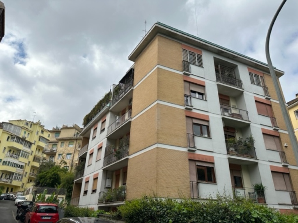 Appartamento in Via Giacinta Pezzana, Roma, 2 bagni, 101 m², 1° piano