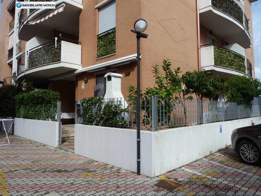 Trilocale in Via Amendola, Campomarino, 1 bagno, giardino privato