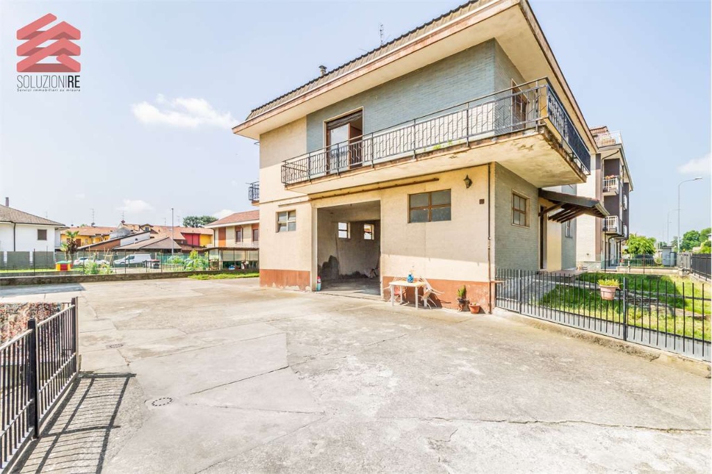 Casa indipendente in Via Giordano 1, Novara, 4 locali, 1 bagno, garage
