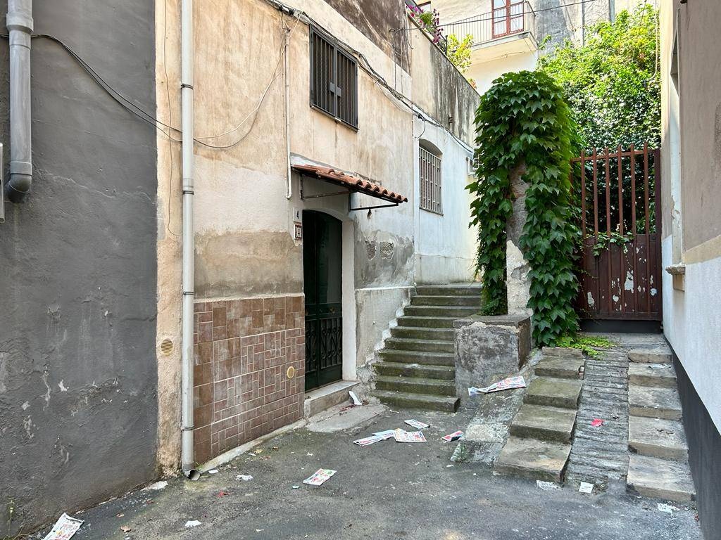 Monolocale in Vicolo Massari, Catania, 1 bagno, 26 m², stato discreto