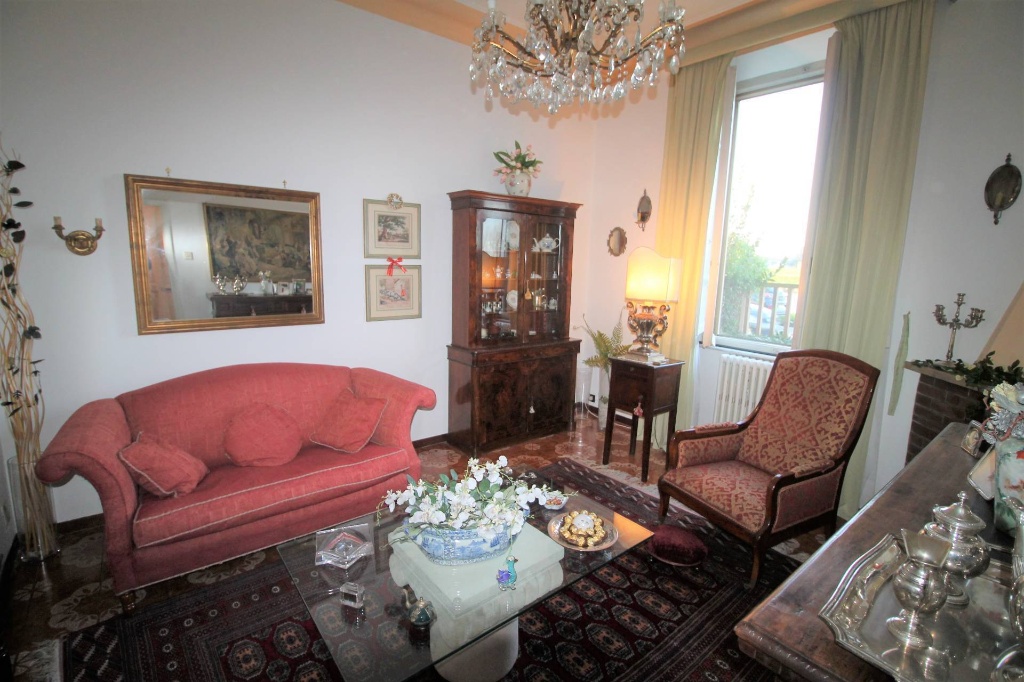 Villa a schiera in Lungarno Gabriele D'annunzio, Pisa, 6 locali