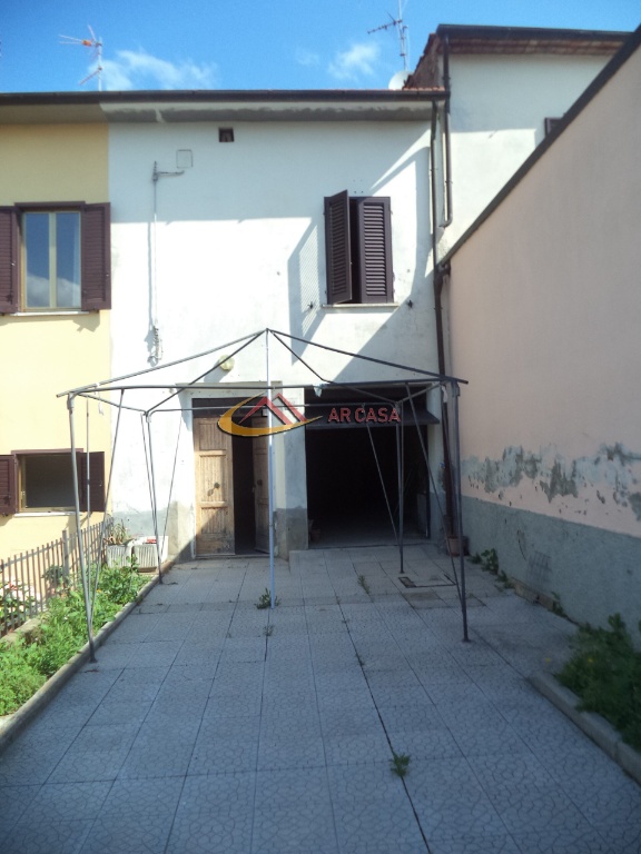 Quadrilocale ad Arezzo, 1 bagno, arredato, 108 m², classe energetica G