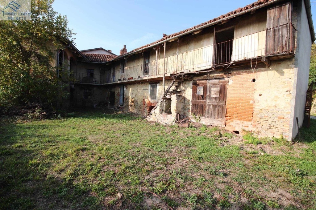 Casa indipendente a Serravalle Langhe, 7 locali, 2 bagni, 240 m²