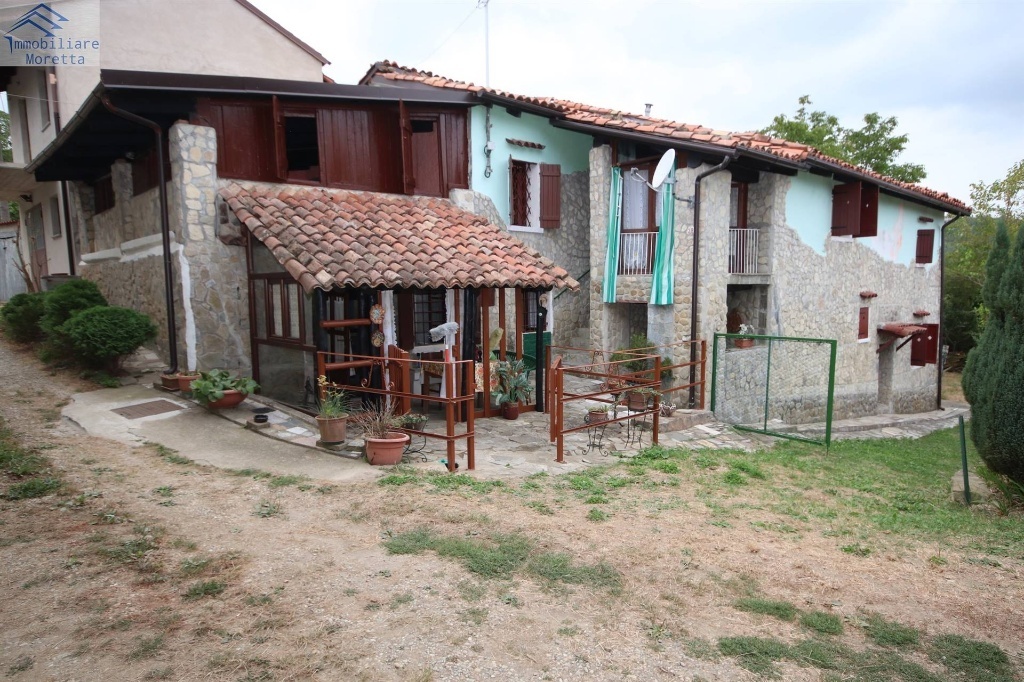 Casa indipendente a Serravalle Langhe, 7 locali, 2 bagni, arredato
