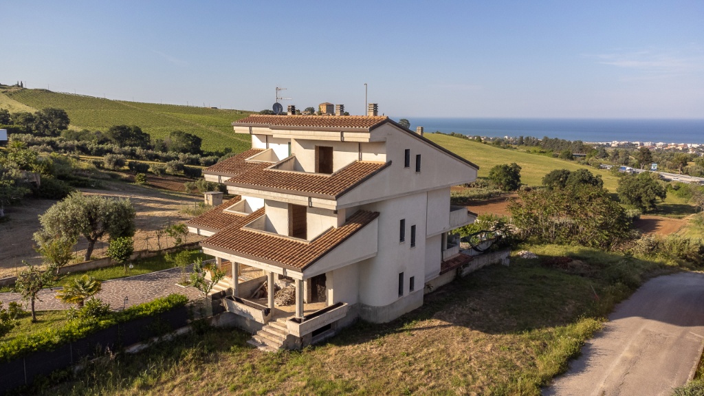 Casa indipendente a Colonnella, 5 locali, 4 bagni, 350 m² in vendita