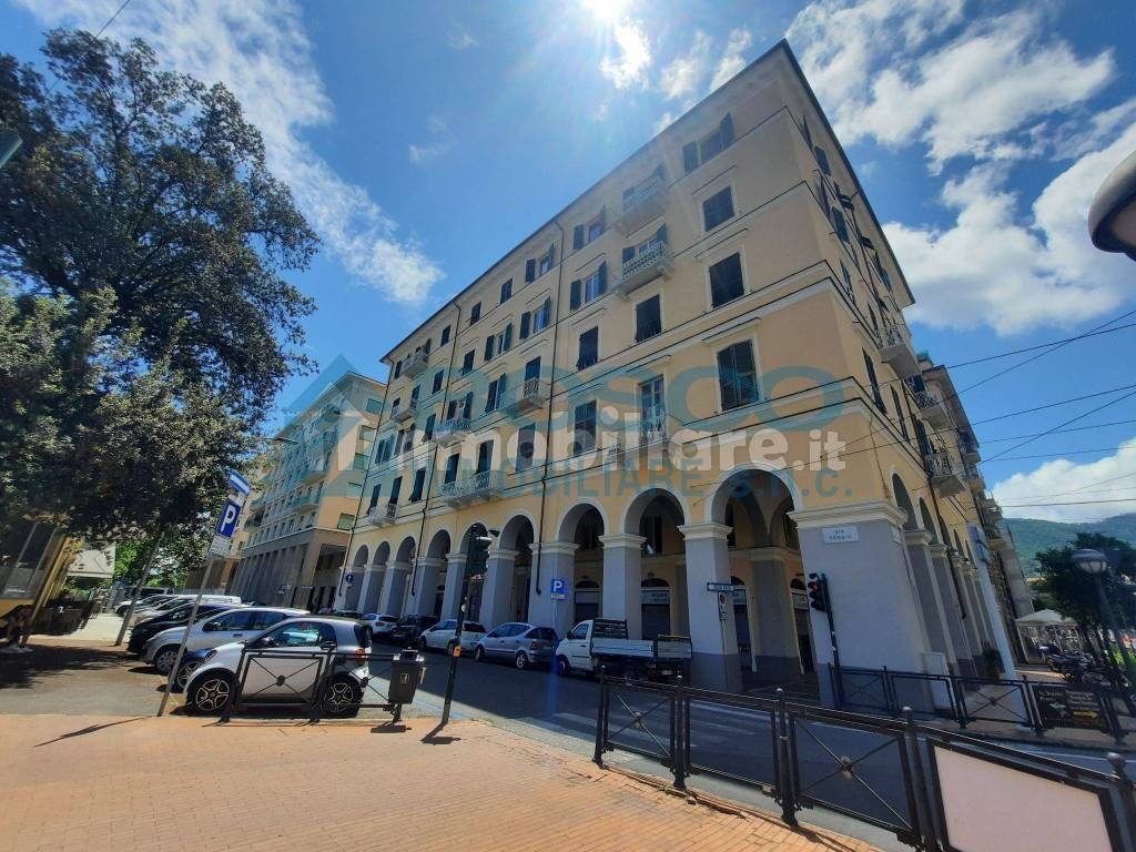 Appartamento a La Spezia, 5 locali, 2 bagni, 130 m², 3° piano