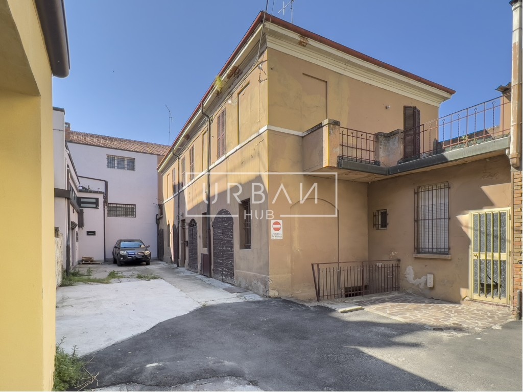 Casa indipendente in Via Doberdò, Forlì, 6 locali, 2 bagni, garage