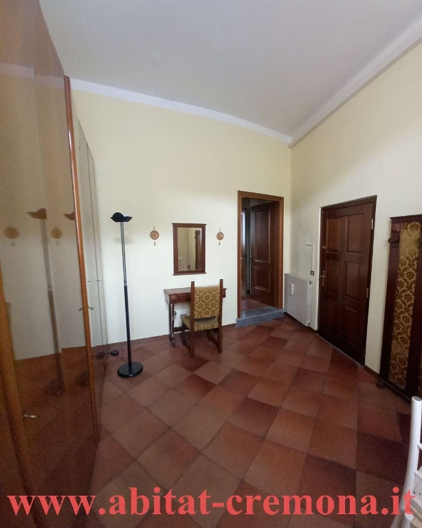 Trilocale in Via palestro, Cremona, 1 bagno, con box, arredato, 85 m²