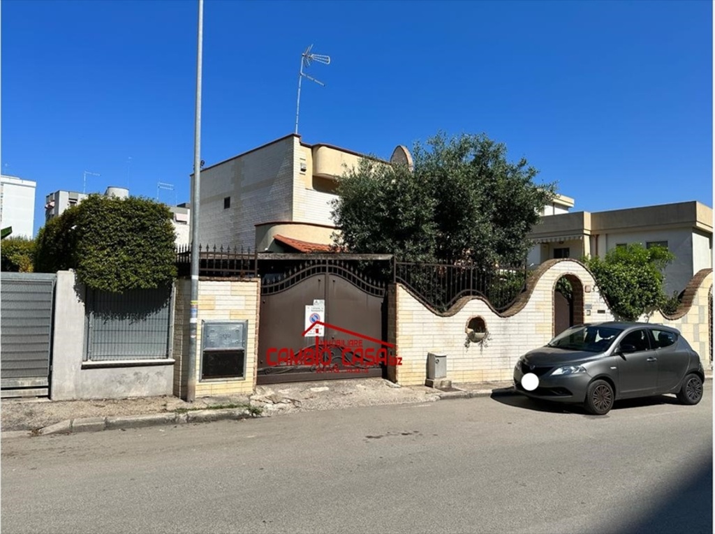 Villa a schiera in Via salvo d'acquisto 31, Taranto, 4 locali, 1 bagno