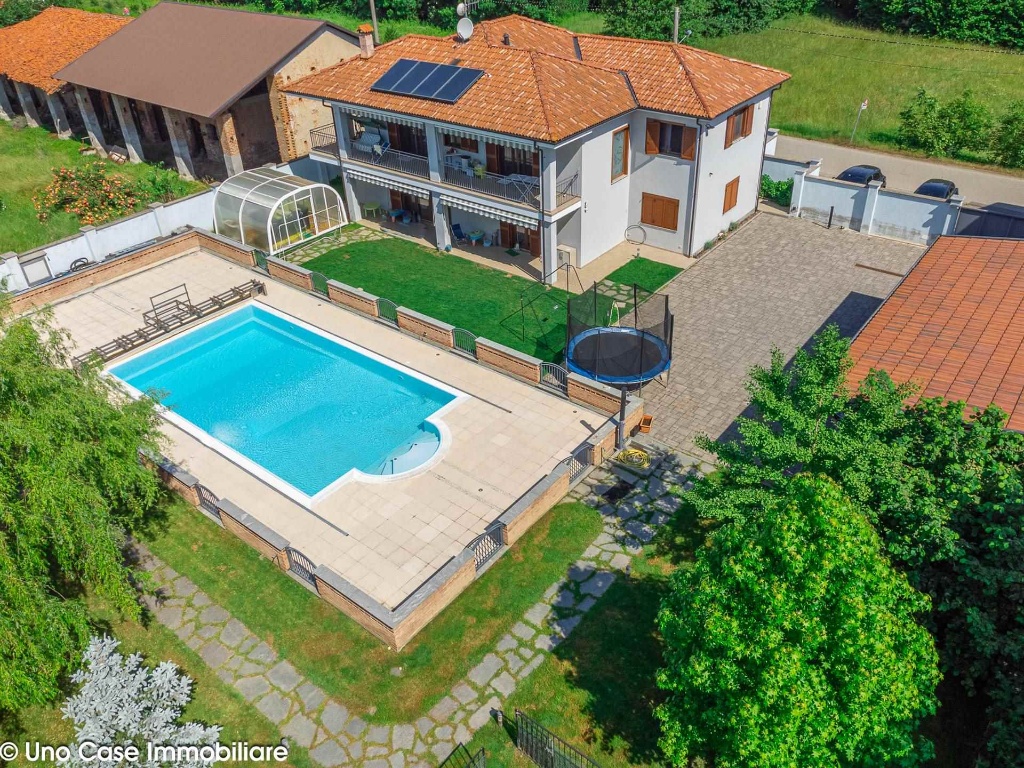 Villa a Romano Canavese, 7 locali, 2 bagni, giardino privato, 324 m²