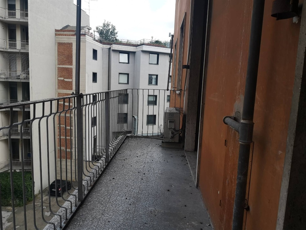 Appartamento a Prato, 6 locali, 1 bagno, 106 m², 3° piano, ascensore