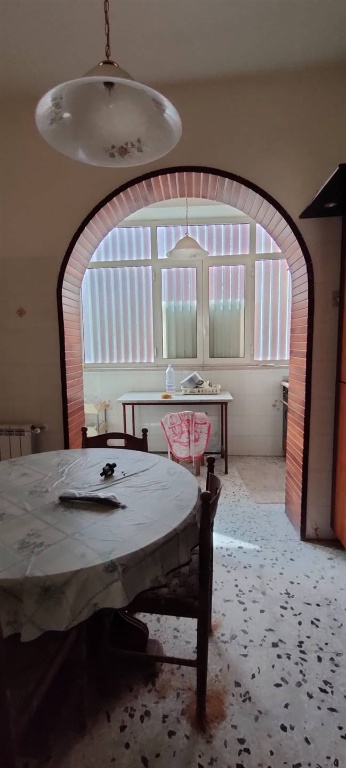 Casa indipendente a Messina, 6 locali, 2 bagni, 140 m² in vendita