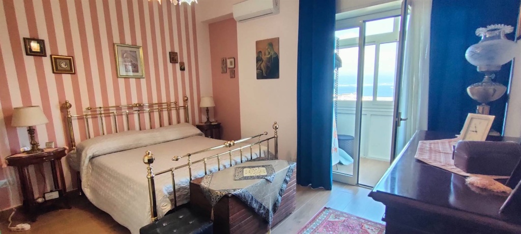 Appartamento a Messina, 5 locali, 2 bagni, posto auto, 150 m²
