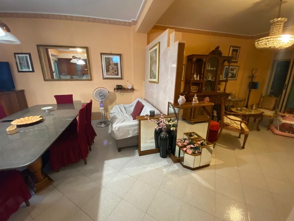 Appartamento a Manfredonia, 7 locali, 2 bagni, 140 m², 1° piano