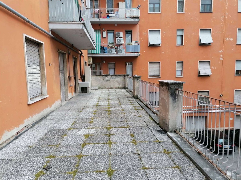 Appartamento a Prato, 6 locali, 1 bagno, 106 m², 1° piano, terrazzo