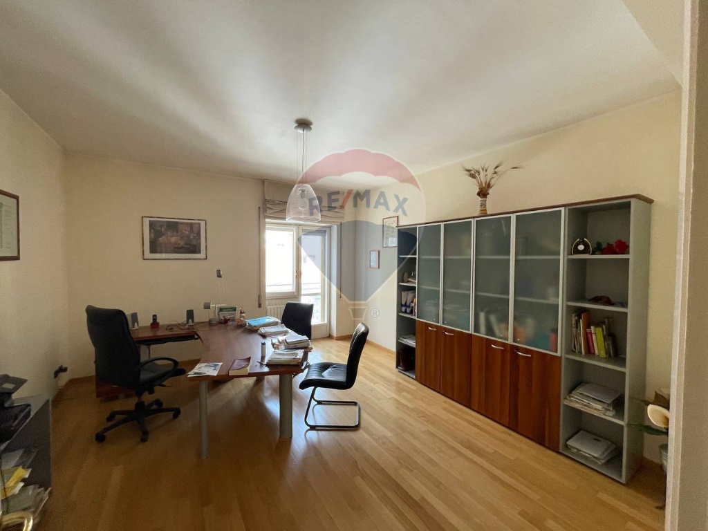 Appartamento in Via Cavour, Campobasso, 5 locali, 1 bagno, 119 m²