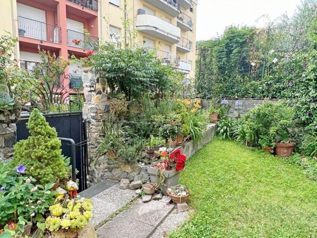Quadrilocale a La Spezia, 1 bagno, giardino privato, 85 m² in vendita