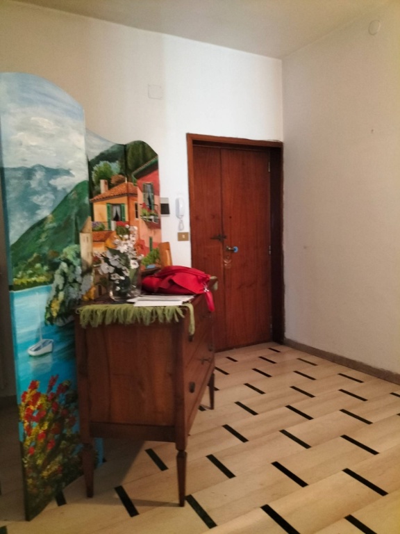 Appartamento in Via malpeli, Fidenza, 5 locali, 1 bagno, con box