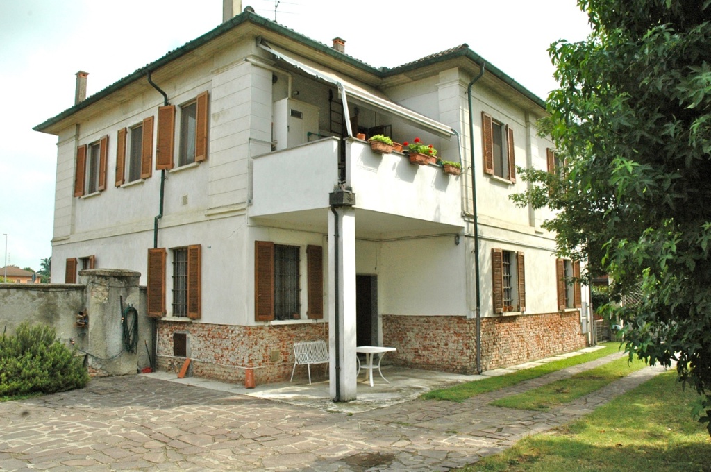 Villetta bifamiliare in Via Roma 27, Villanterio, 2 bagni, 260 m²