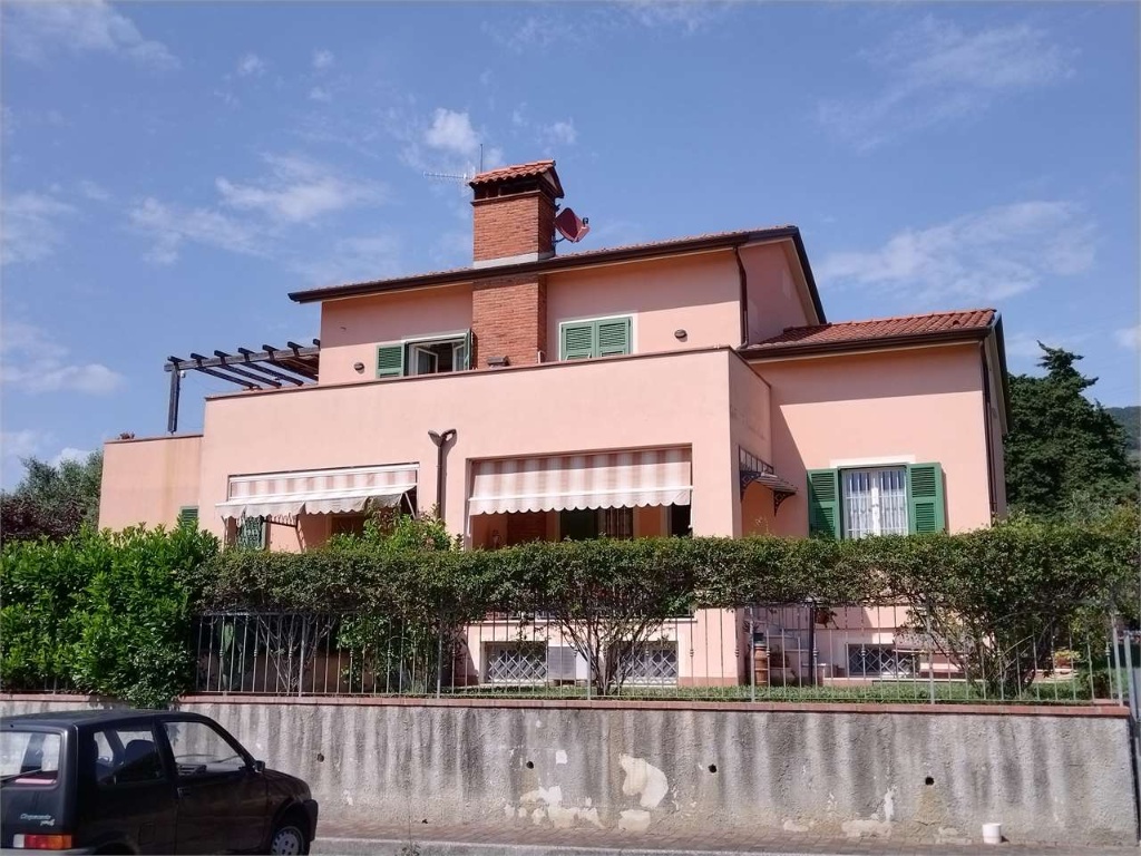 Villetta bifamiliare in SALICELLO, Castelnuovo Magra, 5 locali, 140 m²
