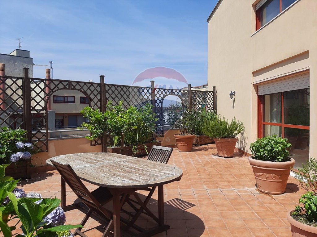 Appartamento in Viale Degli Aranci, Caserta, 5 locali, 2 bagni, 210 m²