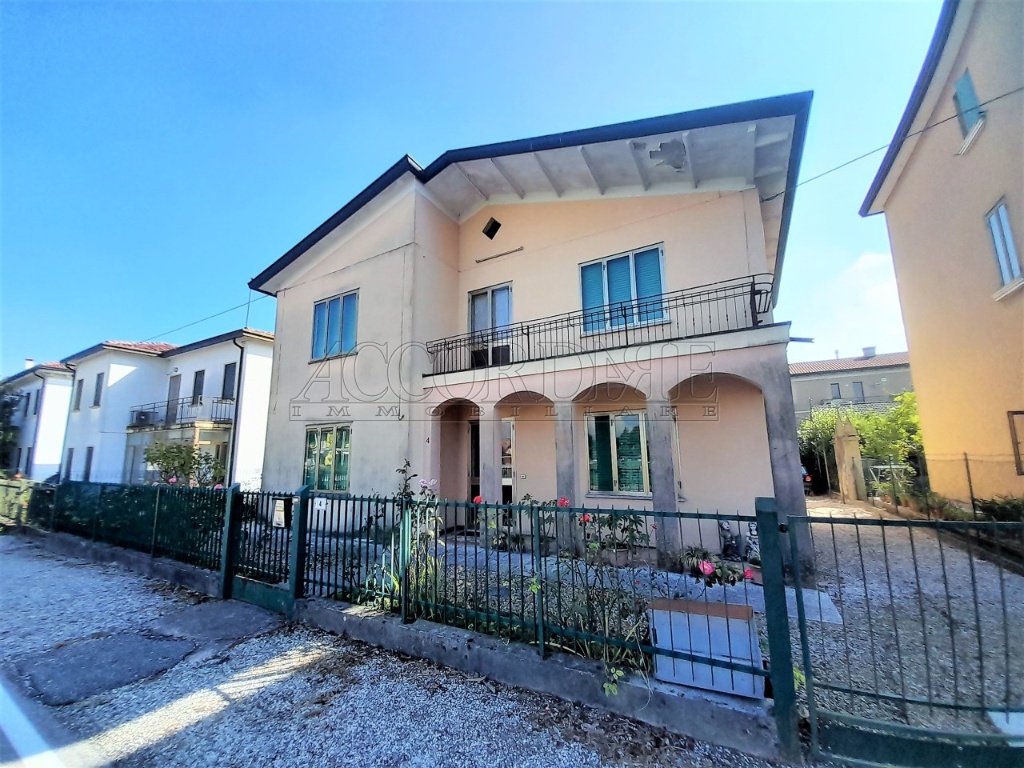 Villa singola a Piazzola sul Brenta, 7 locali, 2 bagni, garage, 200 m²