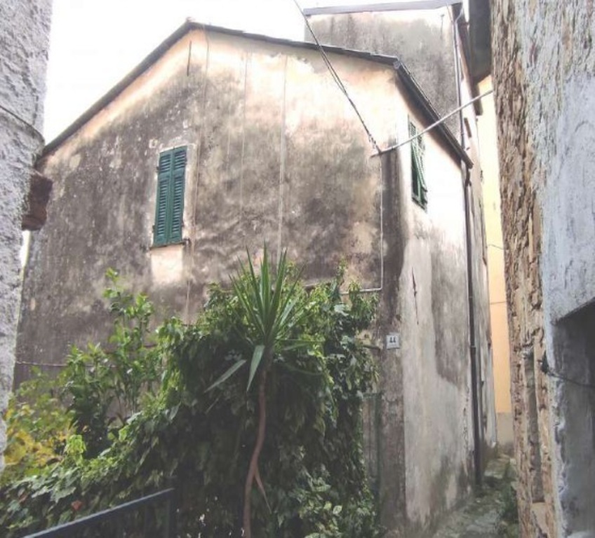 Casa semindipendente in Via degli Orti 44, Imperia, 11 locali, 2 bagni