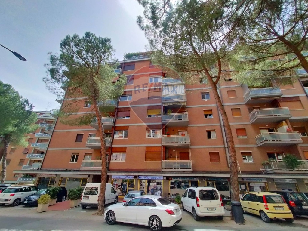 Quadrilocale in Via Enrico Toti, Perugia, 2 bagni, con box, 110 m²