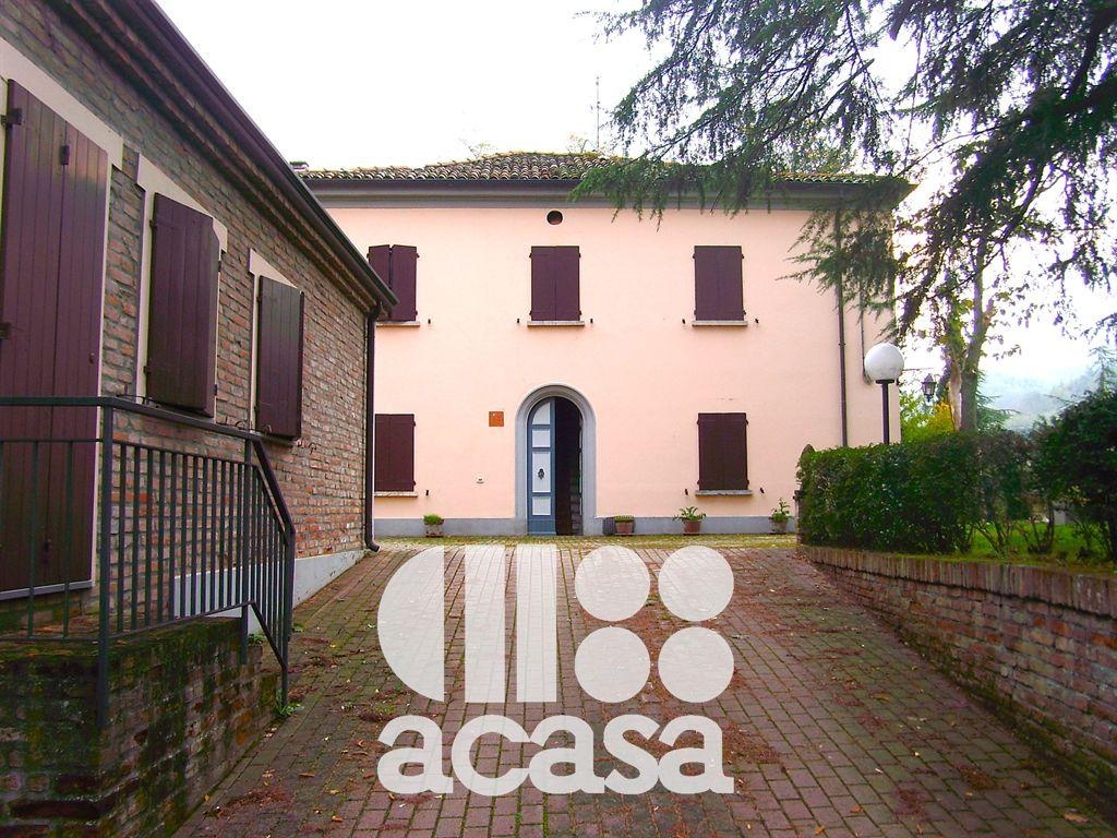 Rustico a Cesena, 6 locali, 2 bagni, con box, 308 m², multilivello