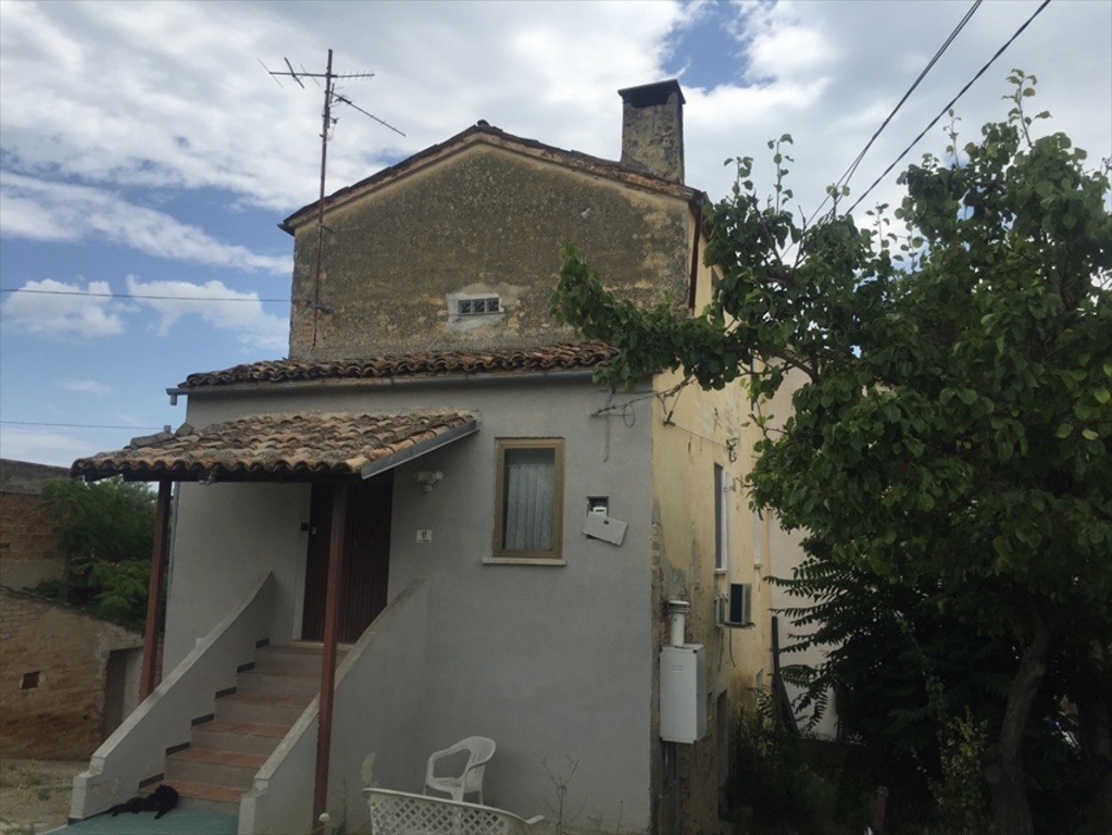 casa indipendente in vendita a Chieti in zona Sant'Anna