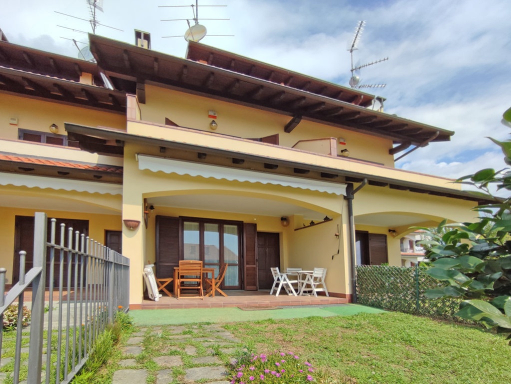 Villa a schiera in Colli fioriti, Nebbiuno, 4 locali, 3 bagni, 160 m²