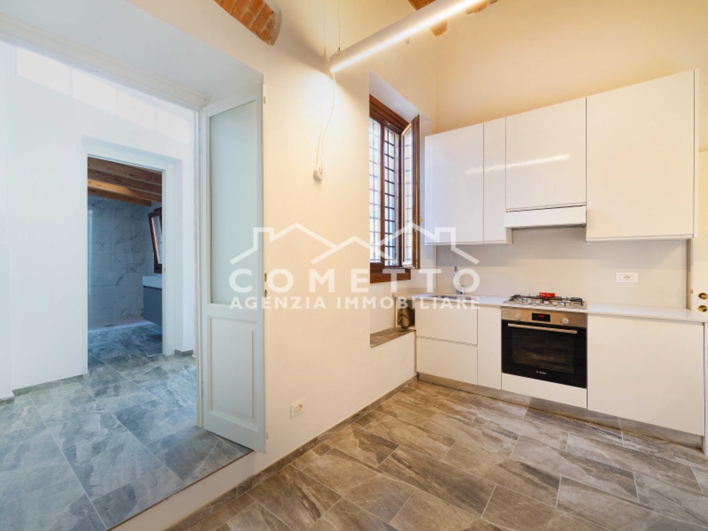 Appartamento a Verona, 2 bagni, arredato, 120 m², 1° piano, terrazzo