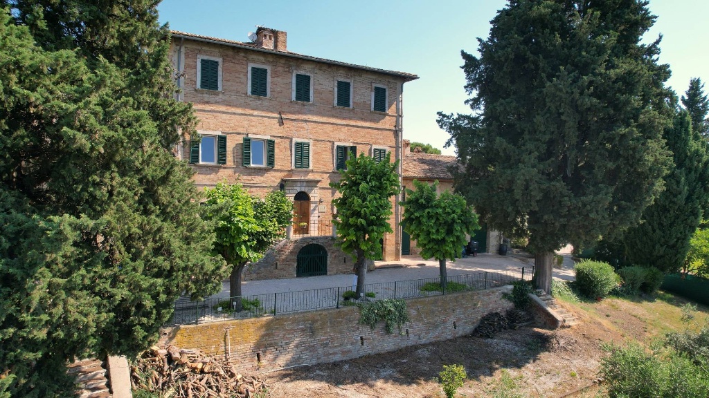 Villa singola in Via Carpineto, Monsampolo del Tronto, 30 locali