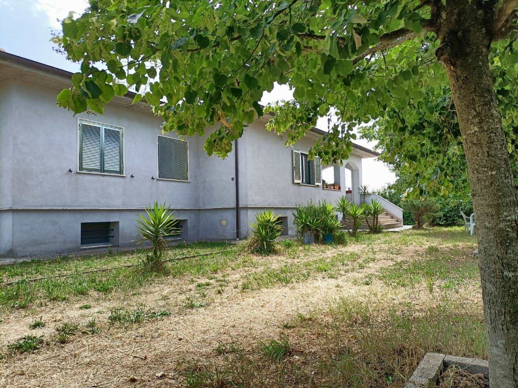 Villa a Montefiascone, 7 locali, 2 bagni, giardino privato, 330 m²