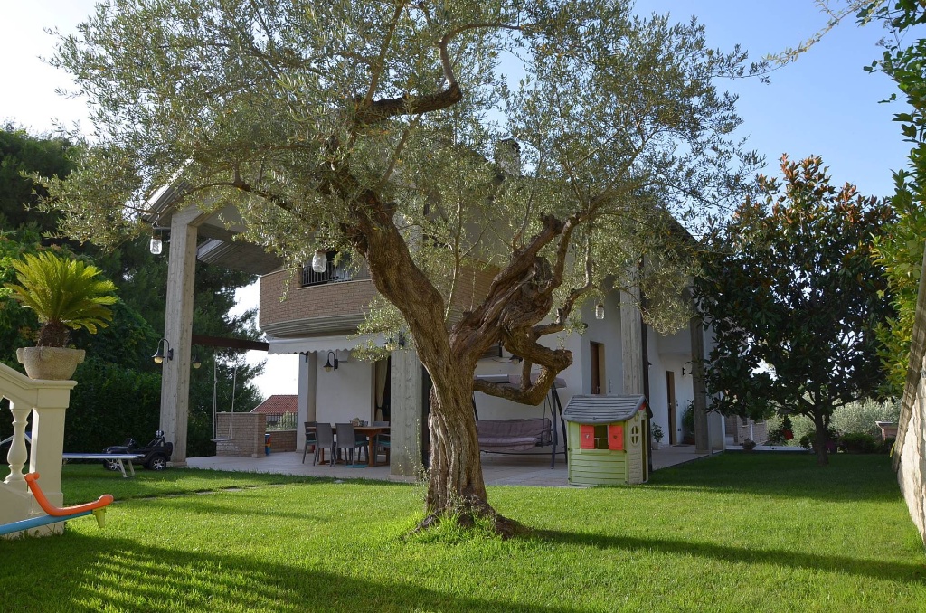 Villa singola in Contrada Collevento, Montesilvano, 10 locali, 5 bagni