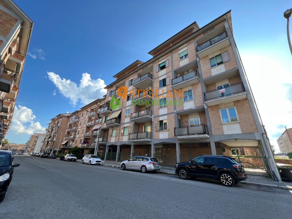 Appartamento in Via Gramsci, Campobasso, 5 locali, 2 bagni, 110 m²