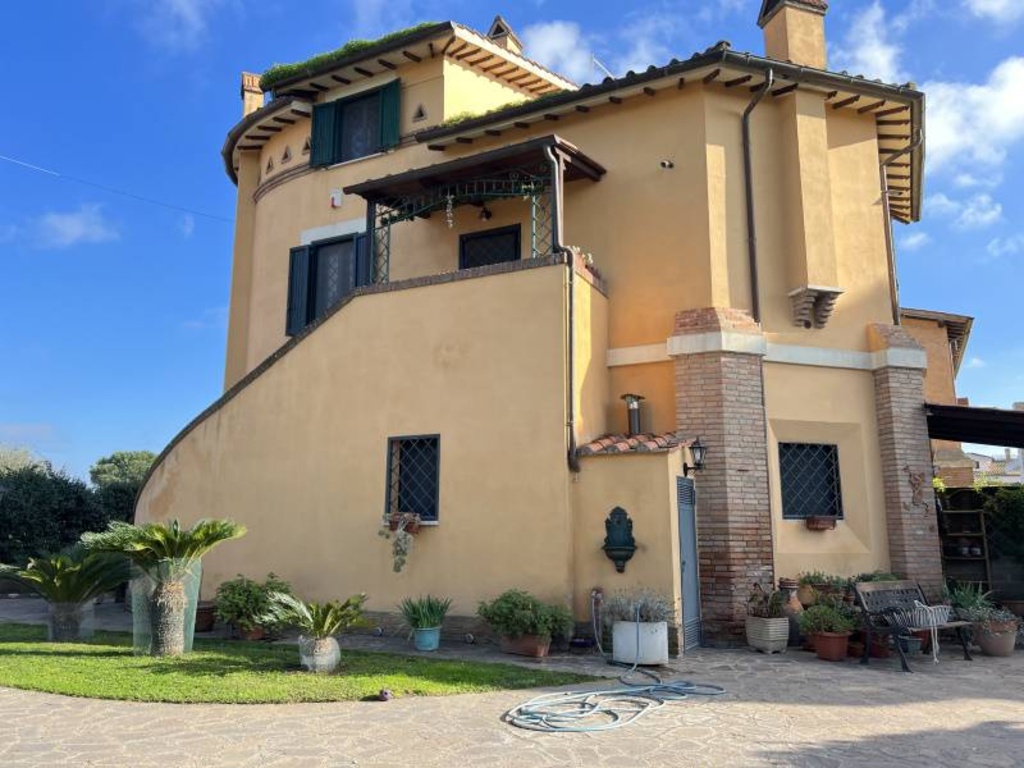 Villa in Via Di Valle Santa, Roma, 7 locali, 3 bagni, giardino privato