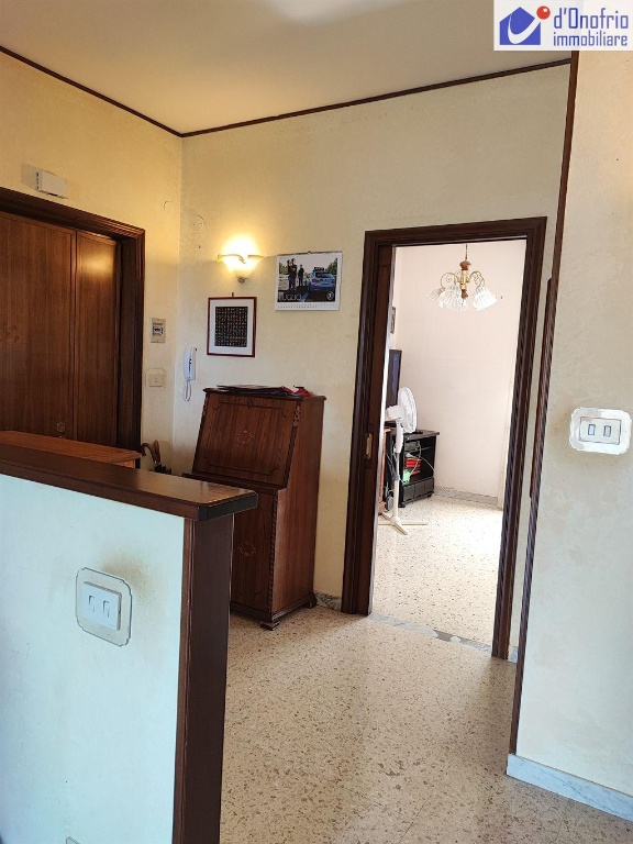 Appartamento in VIA LEOPARDI, Campobasso, 5 locali, 2 bagni, con box