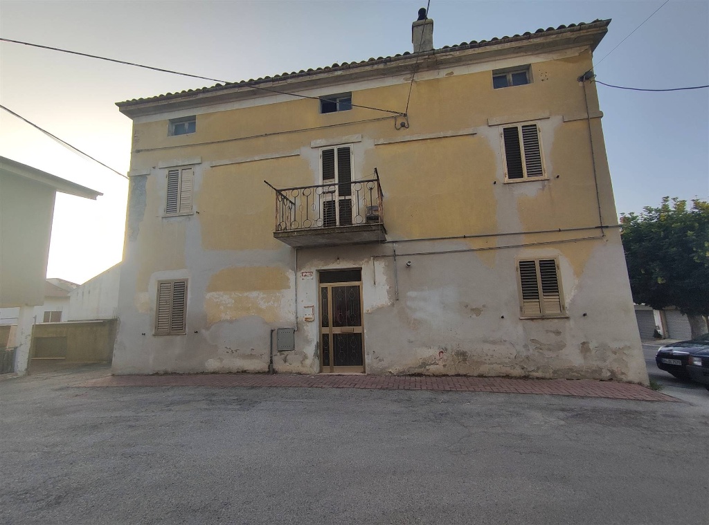 Casa indipendente ad Arielli, 6 locali, 1 bagno, 107 m² in vendita